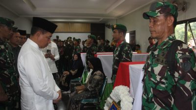 TNI Berduka: Panglima TNI Hadiri Upacara Pelepasan Jenazah Prajurit Korban Ledakan Munisi
