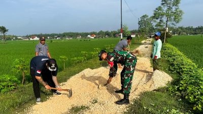 Dukung BBGRM, Jajaran Babinsa Kodim Bojonegoro Karya Bakti Bersama Masyarakat