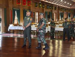 Panglima TNI Sambut Kunjungan Presiden RI Bersama Presiden Prancis Ke Akmil