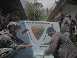 Atasi Kesulitan Warga Pelosok Dapatkan Air Bersih, Satgas Yonif 715/Motuliato Bangun Bak Penampungan Air