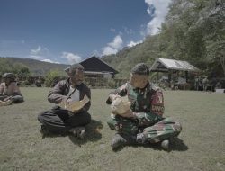 Jumat Berkah, Satgas Yonif 715/Mtl Ajak Masyarakat Kp.Tinolok Makan Bersama