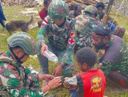 Sehat dan Ceria, Satgas Yonif 715/Mtl Melayani Masyarakat Dengan Hati