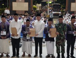 Bupati Tuban Berangkatkan Jemaah Calon Haji Kloter 68: Jaga Kesehatan dan Khusuk Dalam Beribadah