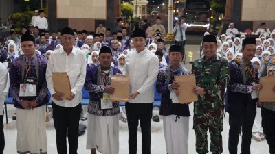 Bupati Tuban Berangkatkan Jemaah Calon Haji Kloter 68: Jaga Kesehatan dan Khusuk Dalam Beribadah