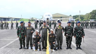 Danlanud Sultan Hasanuddin Pimpin Upacara Penyematan Badge Camar Number Kepada Dua Penerbang Skadron Udara 5