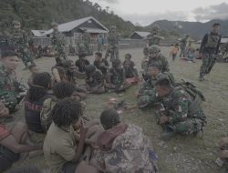 Jalin Kehangatan Lewat Komsos, Satgas Yonif 715/Mtl Duduk Bersama Dengar Keluhan Masyarakat Tirineri