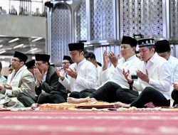 Panglima TNI Bersama Presiden RI Jalankan Salat Idul Adha di Masjid Istiqlal