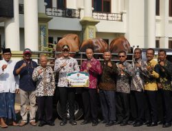 Pemkab Tuban Salurkan 42 Hewan Kurban