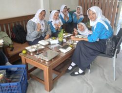Hari Kedua Program MBG di SMAN 1 Kalitidu Berjalan Lancar dan Disambut Antusias