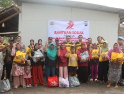 Bakti Sosial Berbagi Sembako dalam Memperingati Hari Bhayangkara ke-79