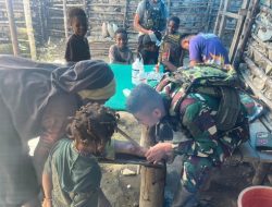 Sigap dan Penuh Cinta, Satgas Yonif 715/Mtl Berikan Pelayanan Kesehatan Kepada Masyarakat Tinolok