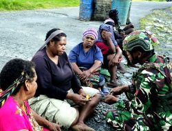 Satgas Yonif 715/Mtl Maksimalkan Layanan Kesehatan Kepada Masyarakat Puncak Jaya