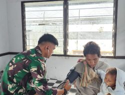 Satgas Yonif 715/Mtl Hadirkan Senyum Melalui Pelayanan Kesehatan