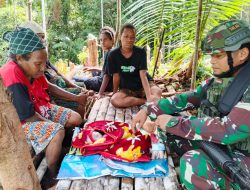 Satgas Yonif 126/KC Pos Umap Salurkan Bantuan untuk Bayi Baru Lahir di Perbatasan Boven Digoel