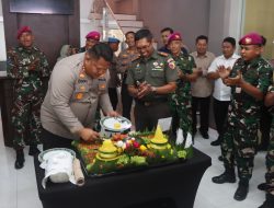 Hadiah HUT Bhayangkara ke-79, TNI Berikan Kejutan Tumpeng Kepada Kapolres Pasuruan