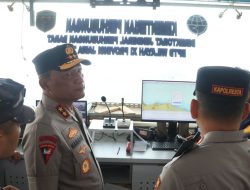 Polda Jatim Gunakan Kapal Patroli Polairud dan Helikopter Cari Korban Kapal Tenggelam di Selat Bali