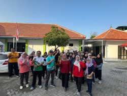 Langkah Sehat Menuju Layanan Prima: Jalan Santai Pegawai Dispussip Bojonegoro