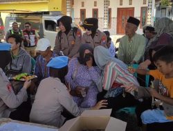 Polwan Polres Pasuruan Kota Beri Pendampingan Keluarga 3 Pemancing yang Hilang di Perairan Lekok