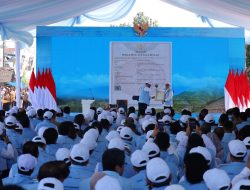 Panglima TNI Dampingi Presiden RI Luncurkan 80.000 Koperasi Desa Merah Putih