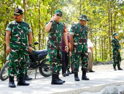 Dandim Bojonegoro Tinjau Progres Pembangunan Jalan Cor Beton TMMD 125 di Desa Soko