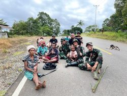 Satgas Pamtas RI-PNG Yonif 126/KC Gelar Karya Bakti Merah Putih Bersama Warga Kampung Ninati