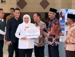 Gubernur Jawa Timur Salurkan Bantuan Sosial di Kabupaten Tuban