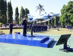 Puncak Peringatan Ke-78 Hari Bakti TNI AU, Personel Lanud Sultan Hasanuddin Ikuti Upacara di Makoopsud II