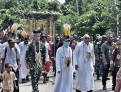 Uskup Agung Merauke dan Satgas 126/KC Satukan Iman di Perbatasan Ninati