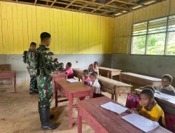 Satgas Yonif 126/KC Pos Kalikao Ajak Anak-anak SD YPPK Santo Sidorus Waropko Belajar dengan Ceria