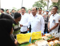 Polri Distribusikan 6 Ton Beras Menggelar Gerakan Pasar Murah di Madiun, Sinergi dengan Bulog Tekan Inflasi
