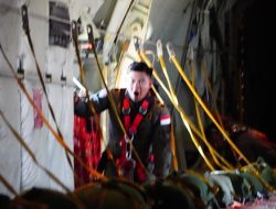 Berbagi Makna Kemerdekaan, TNI Tebar Bantuan Kemanusiaan di Langit Gaza