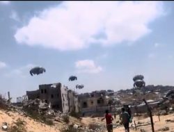 Payung Parasut Untuk Gaza Tak hanya Bawa Bantuan, Tapi Pesan Persahabatan