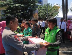 Ringankan Beban Warga, Kapolda Lampung Bagikan 50 Paket Sembako untuk Pekerja Informal