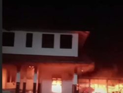 Aksi Demo Di Depan Polres Jepara Dan Gedung DPR Agak Ricuh Bahkan Gedung Dpr Di bakar