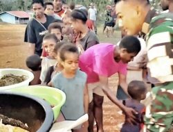 Satgas Yonif 126/KC Berbagi Berkah di Inggembit : Makan Bergizi dan Pemeriksaan Kesehatan Gratis