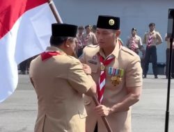 Bupati Tuban Terima Bendera Merah Putih di Apel Hari Pramuka KE-64 Jawa Timur