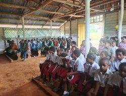 Panjat Pinang: Filosofi Perjuangan Kemerdekaan dalam Perayaan HUT RI di Kampung Umap