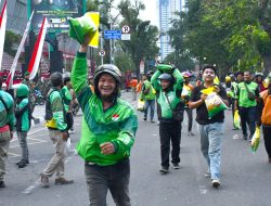 TNI Hadir dengan Hati: Kodam I/BB Bagikan 500 Sak Beras untuk Ojol Medan