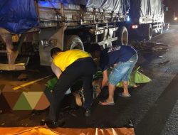 Kurang Konsentrasi Pengemudi Motor Tabrak Truk Parkir di Pakah, Satu Meninggal Dunia