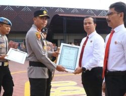 Kapolres Ngawi Beri Penghargaan kepada 47 Personel dan PHL, Tekankan Loyalitas serta Profesionalisme