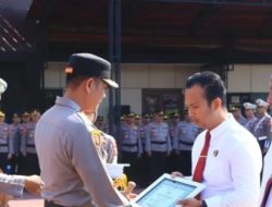 Kapolres Ngawi AKBP Charles Pandapotan Tampubolon Pimpin Apel Penghargaan, 42 Personel dan 3 Warga Sipil Diganjar Apresiasi atas Prestasi dan Dedikasi