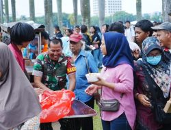 Ribuan Warga Nikmati 15.000 Porsi Makan Gratis di Monas