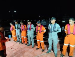 Bakamla RI Selamatkan 8 Nelayan di Perairan Makassar