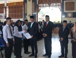 Bupati Tuban Serahkan SK Pengangkatan PPPK Tahap 2, Tekankan Pengabdian dan Inovasi ASN