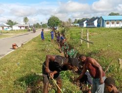 Satgas TMMD ke-126 Gelar Kegiatan Jum’at Bersih Bersama Warga Distrik Moraid
