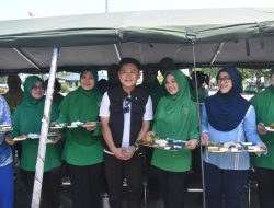 Kodim 1710/Mimika Gelar Masak Besar Bobon Santoso dan Olahraga Bersama Dharma Pertiwi Cabang Mimika