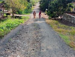 Bertahun tahun Diajukan, Tak Kunjung Diperbaiki Warga Dusun Lambur merak belantung Titip Harapan ke Bupati Radityo Egi Pratama