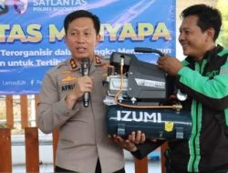 Kapolres Bojonegoro Beri Bantuan Komunitas Ojol Ajak Jaga Kamtibmas