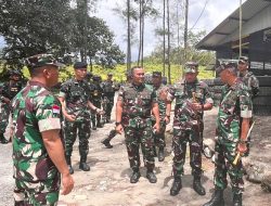 Dandim 1710/Mimika Dampingi Pangdam XVII/Cenderawasih Kunjungi Pos Satgas Pamtas Obvitnas