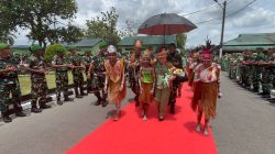 Dandim 1710/Mimika Sambut Kedatangan Pangdam XVII/Cenderawasih Dalam Kunjungan Kerjanya Ke Kodim 1710/Mimika